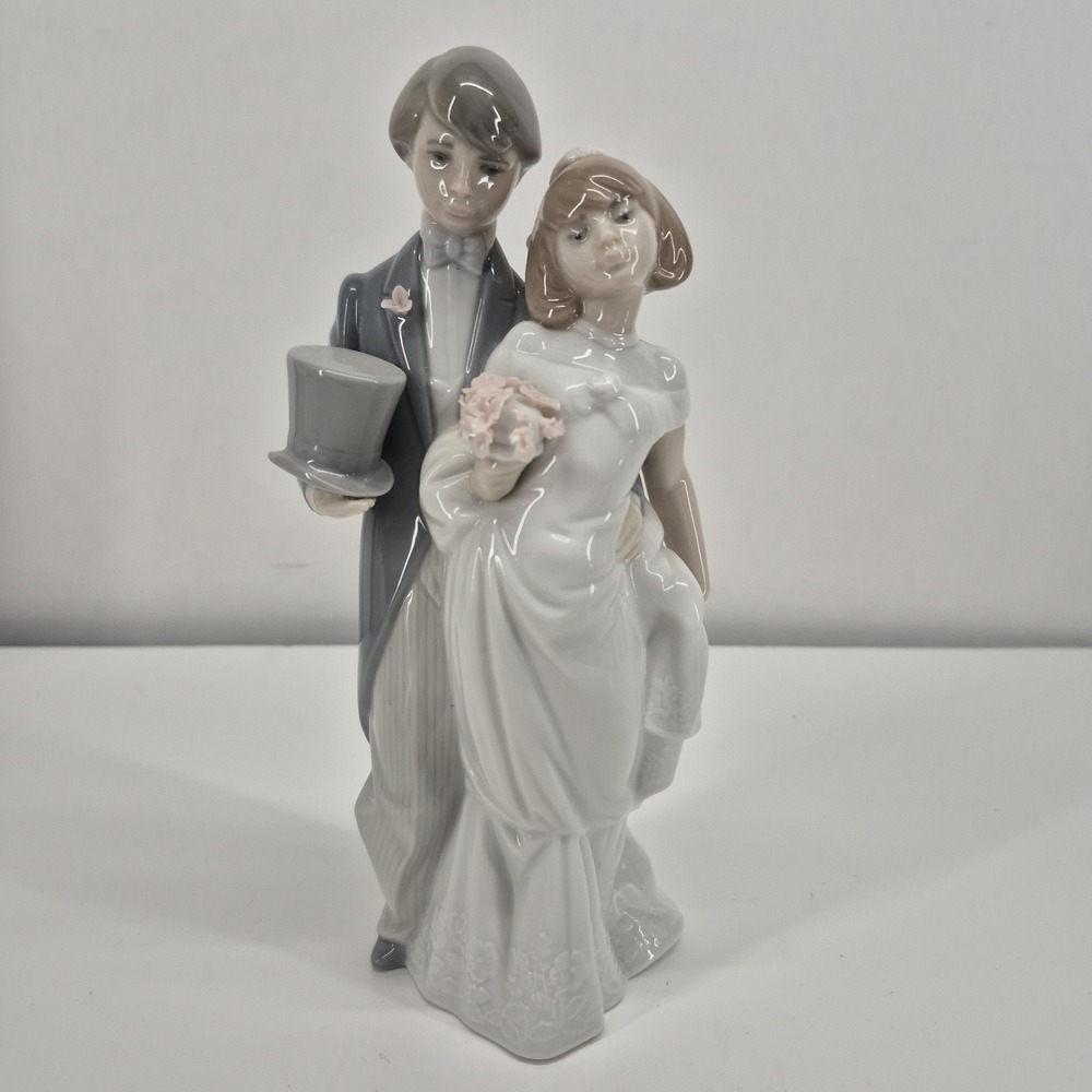 Lladro "Wedding Bells" Porcelain Bride Groom Cake Topper 6164 See Description